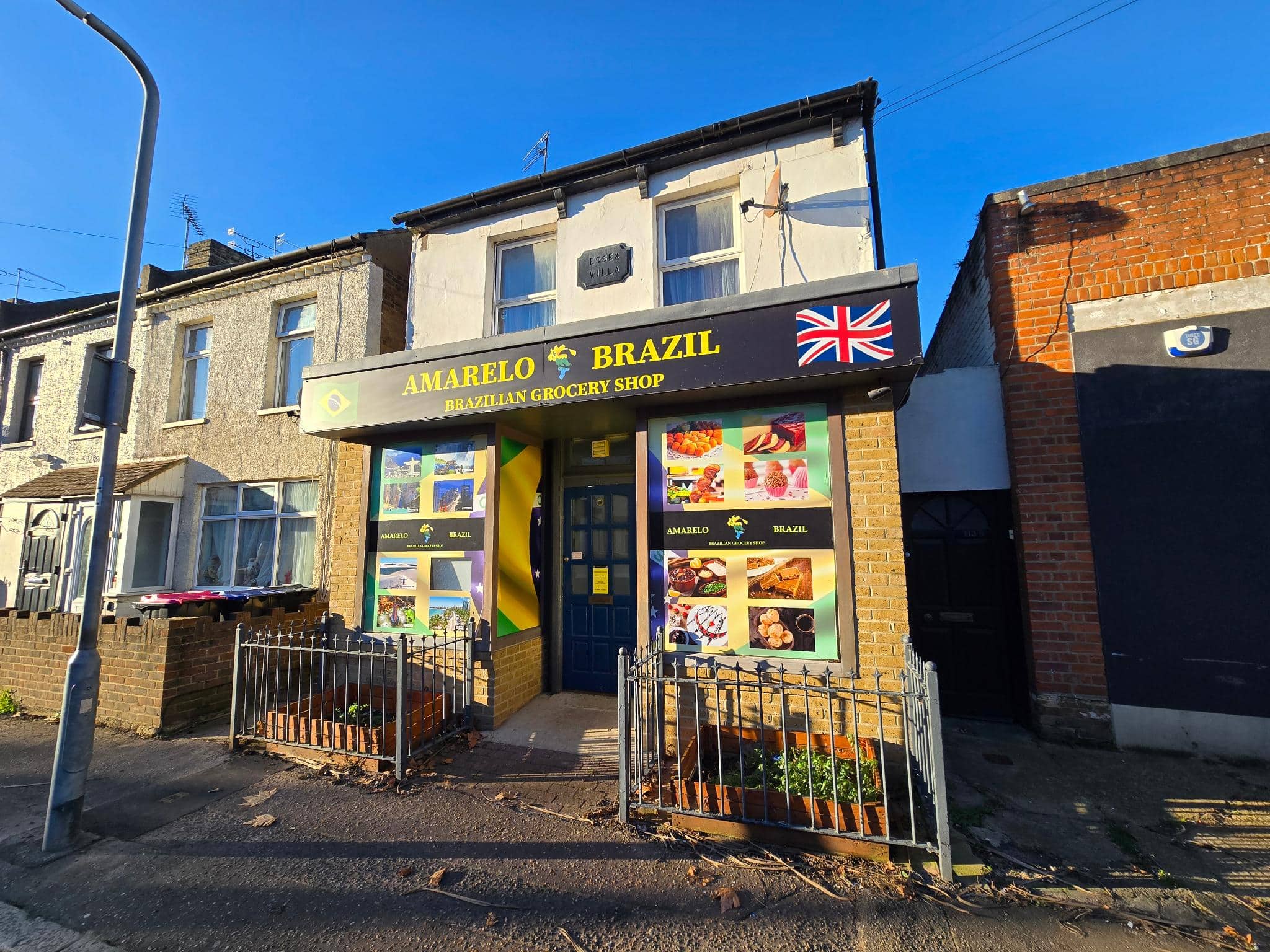 Lock up shop to let in Southend