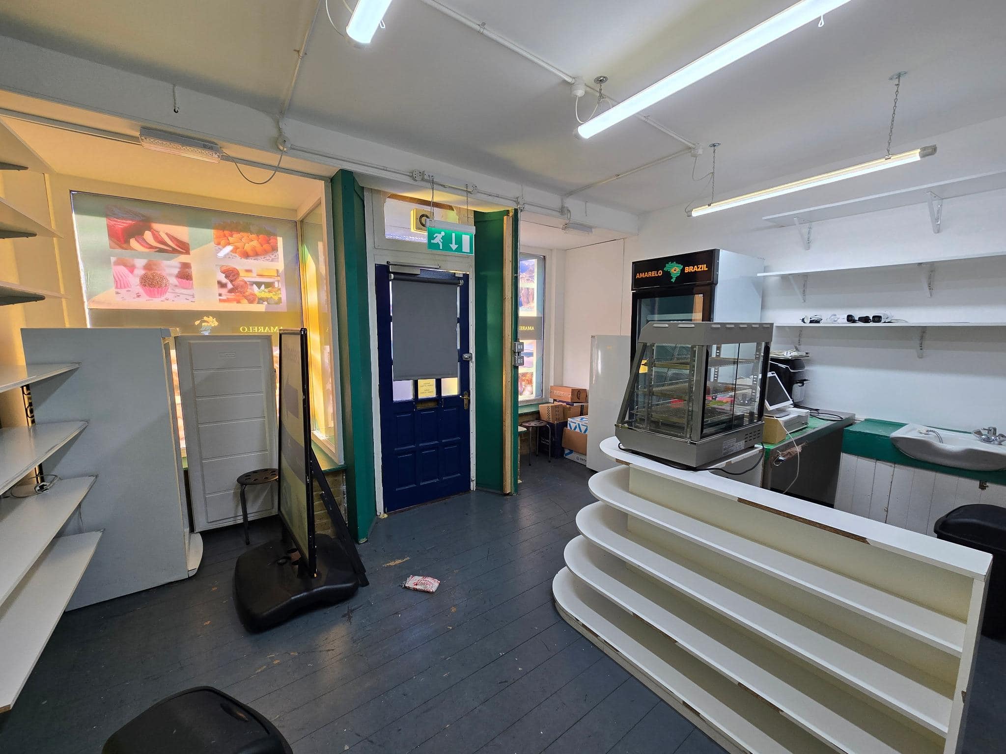 Lock up shop to let in Southend