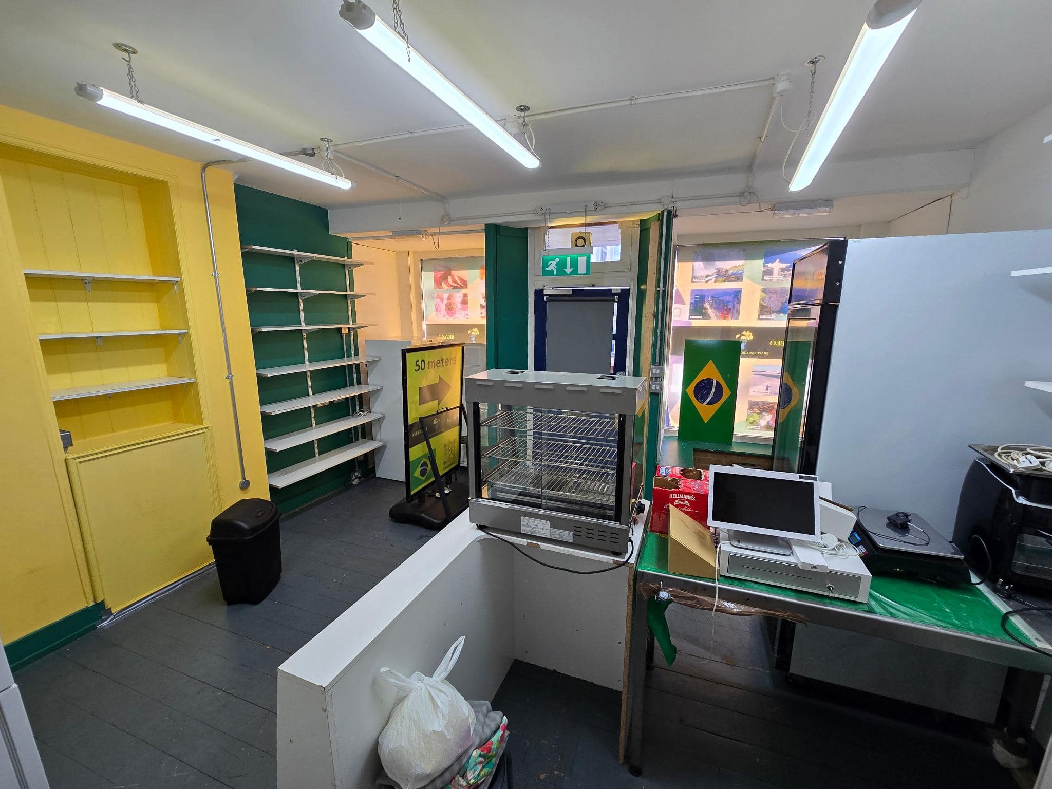 Lock up shop to let in Southend