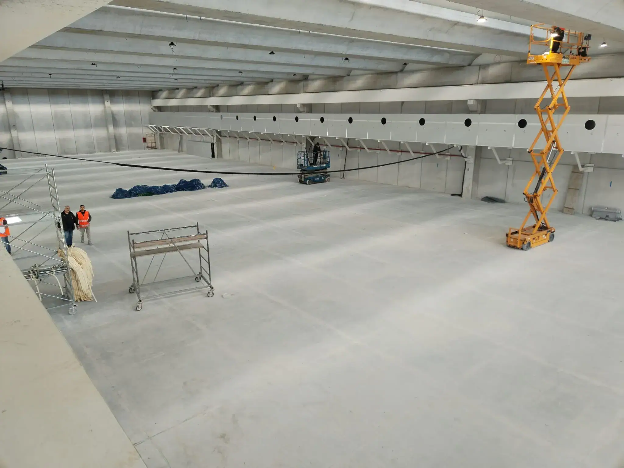 Posa pavimento industriale in calcestruzzo fabbricato produttivo polo Nautica Porto Genova — area levante riparazioni navali