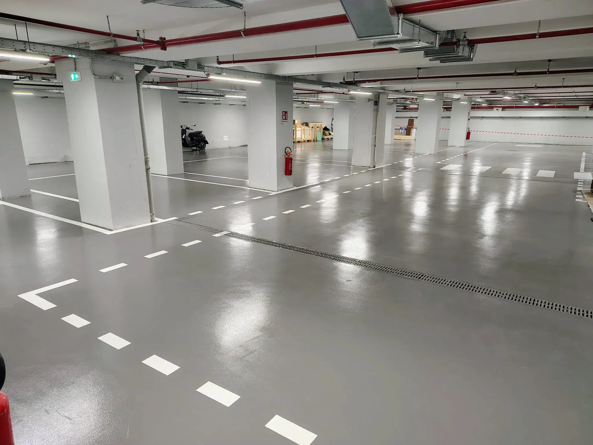Parcheggio interrato - pavimento resina OS 8 - quadrilatero moda Milano