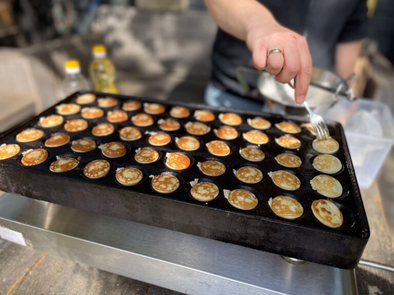 Poffertjes bakken