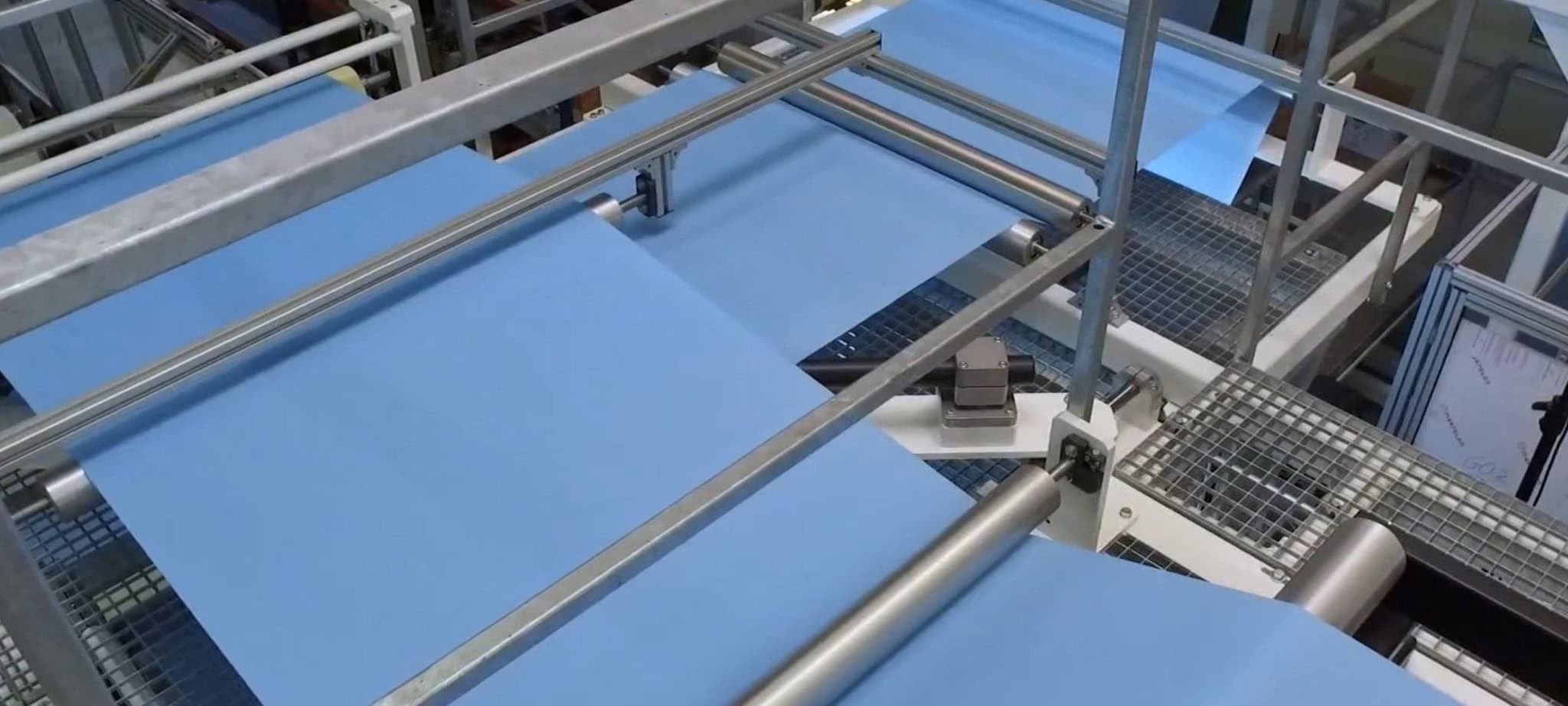 Von GFM gebaute Vliesstoff-Converting-Anlage