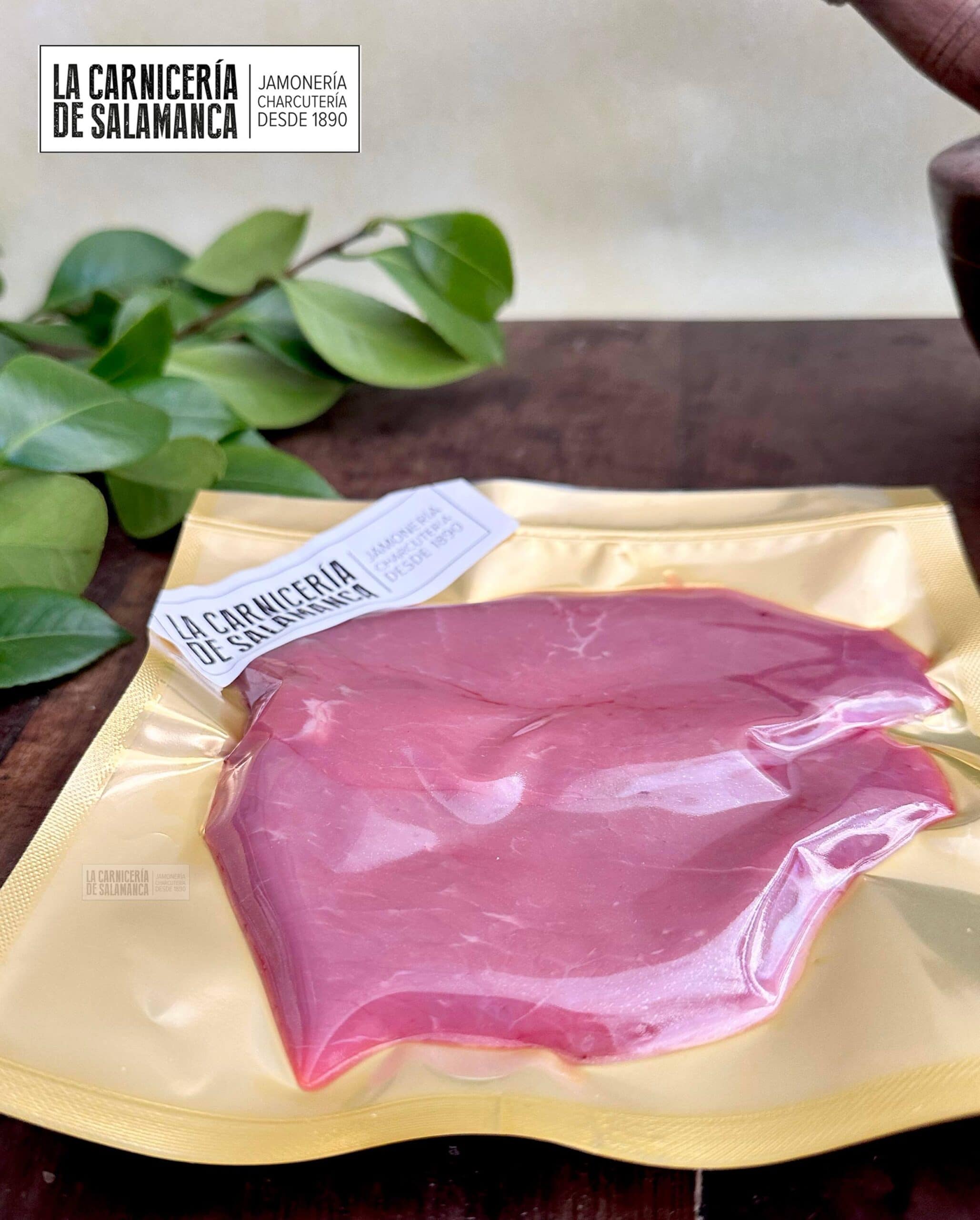 Filetes de ternera envasados al vacío en paquetes de 200 gramos, los mejores filetes de ternera para dieta fitness. Siempre seleccionamos los filetes más tiernos y perfectos para hacer a la plancha. Filetes de ternera para dieta online en La Carnicería de Salamanca.