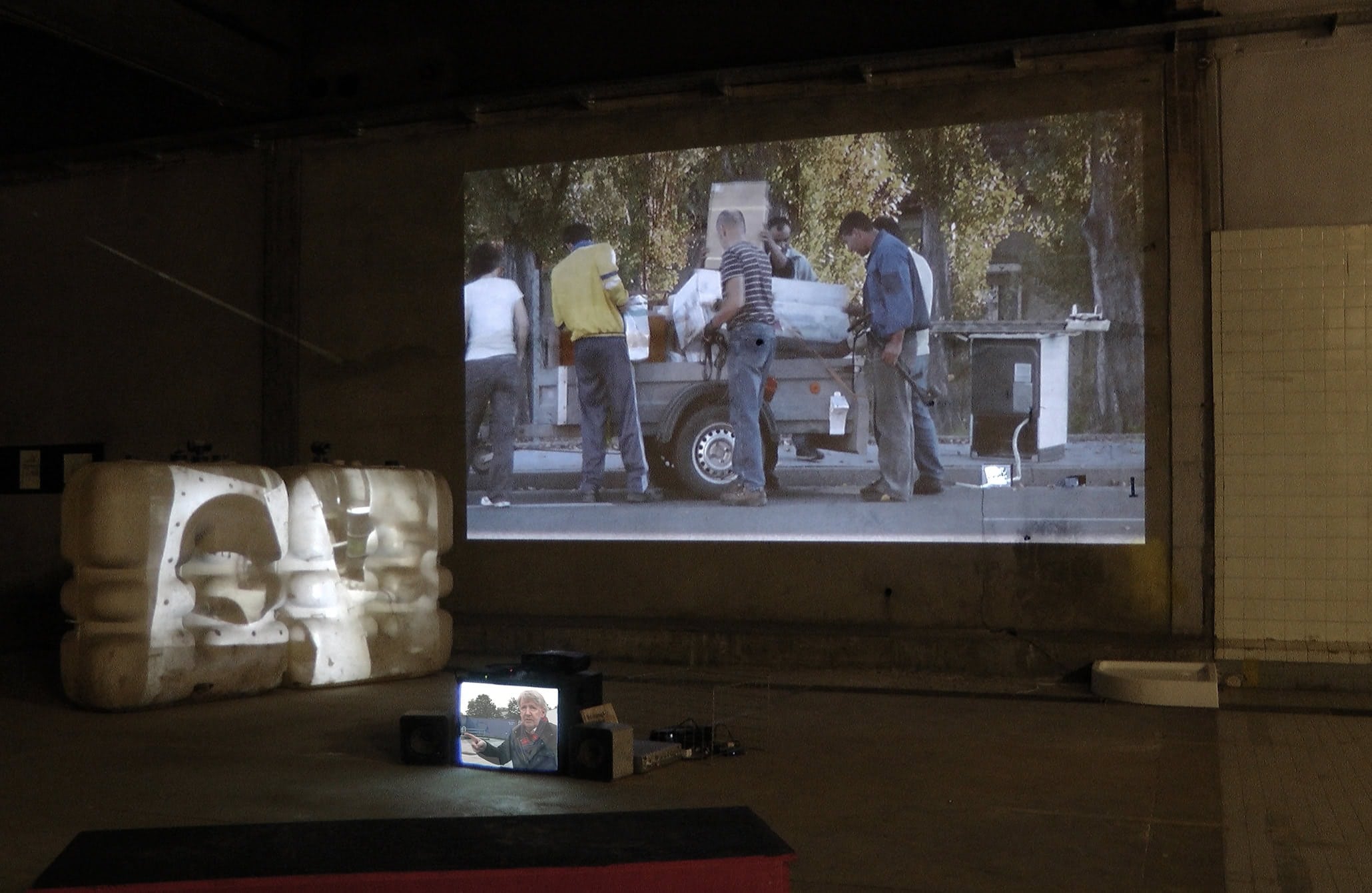 Am Südrand - Multimedia-Installation von Myriam Thyes + Eva Ursprung @ Steirischer Altweibersommer, Schaumbad - Freies Atelierhaus, Graz, 2012