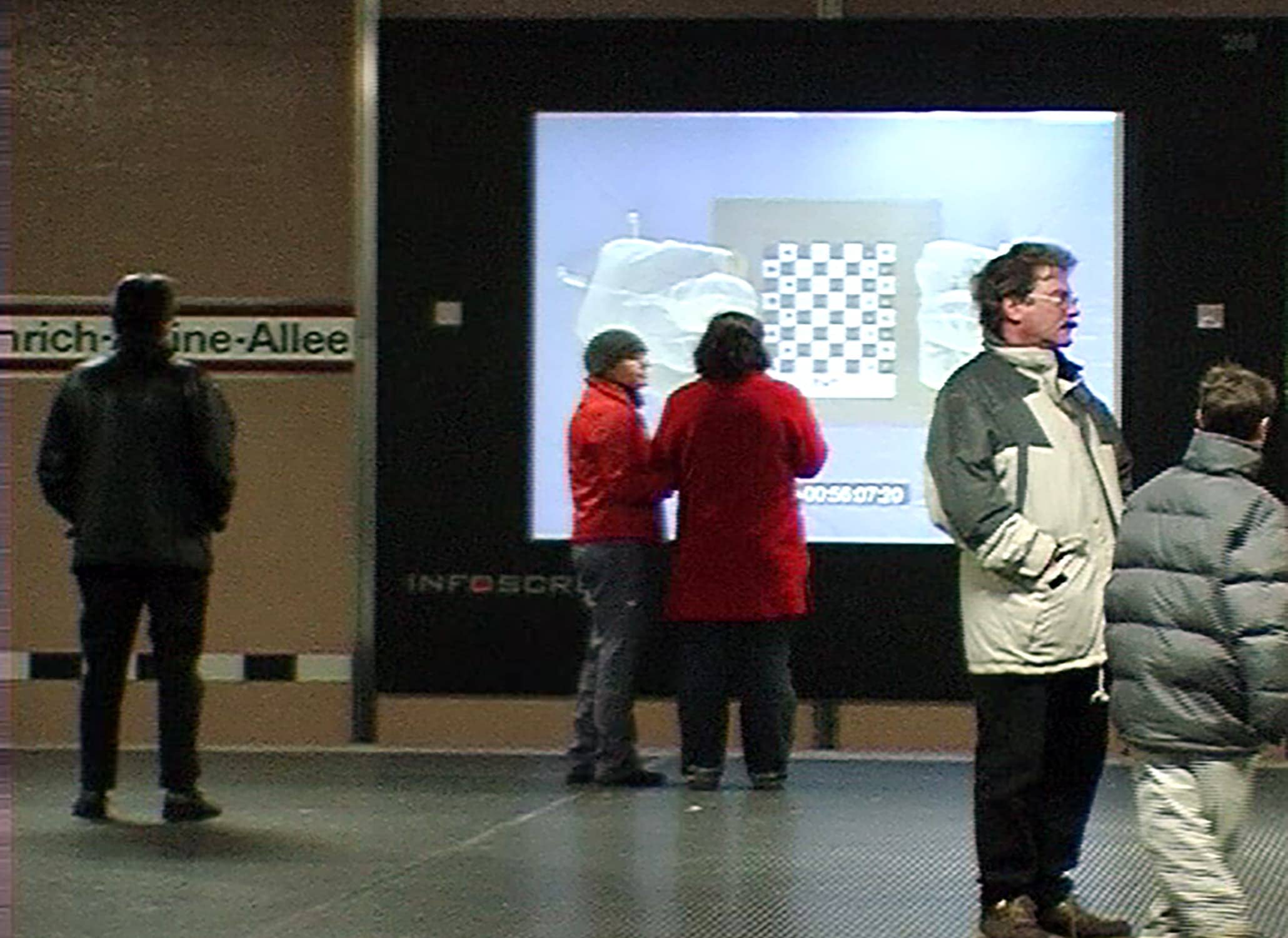 ARTSCREEN 2001 - Videokunst auf Infoscreens in 9 U-Bahnhöfen in Bonn, Düsseldorf, Essen, Köln, 12.1. - 3.3. 2001