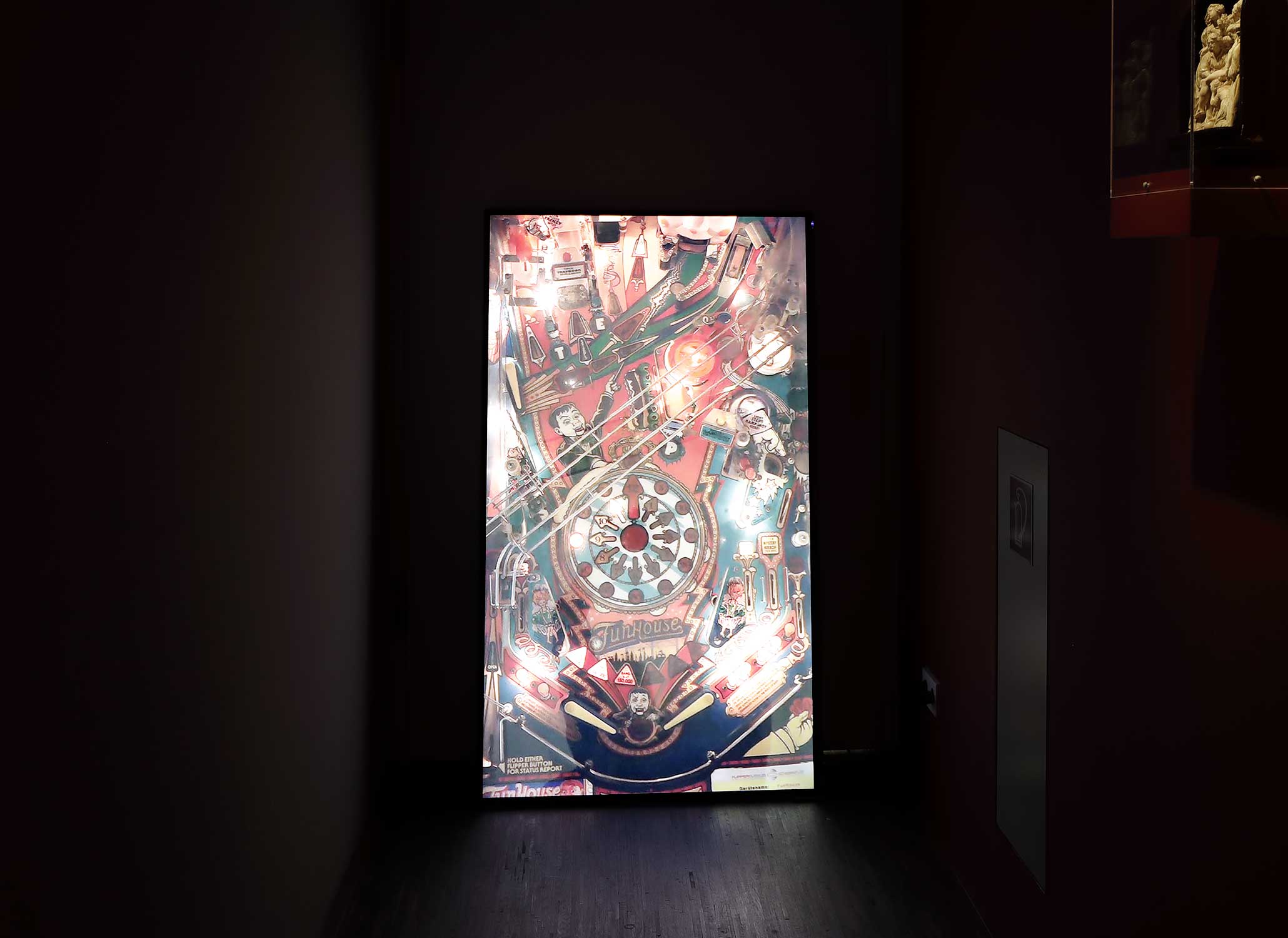 Alle Lust will Ewigkeit, HD Video, 2018, Hochformat, 15:20, Loop, stereo. Hier in Wunderkammer Olbricht, ME Collectors Room, Berlin, 2019.