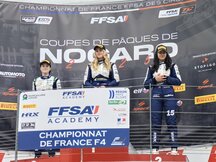 alt= Formule 4 podium pour Sofia Zanfari