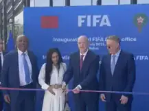 alt="Inauguration du bureau régional FIFA Rabat en juillet 2025 avec Gianni Infantino, Fouzi Lekjaa et Patrice Motsepe"