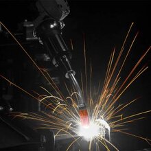 Robotic MIG welding gun with AccuLock R consumables in action