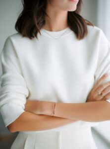 Why do young women wear baggy and dark clothes? And 6 ways to fix it.