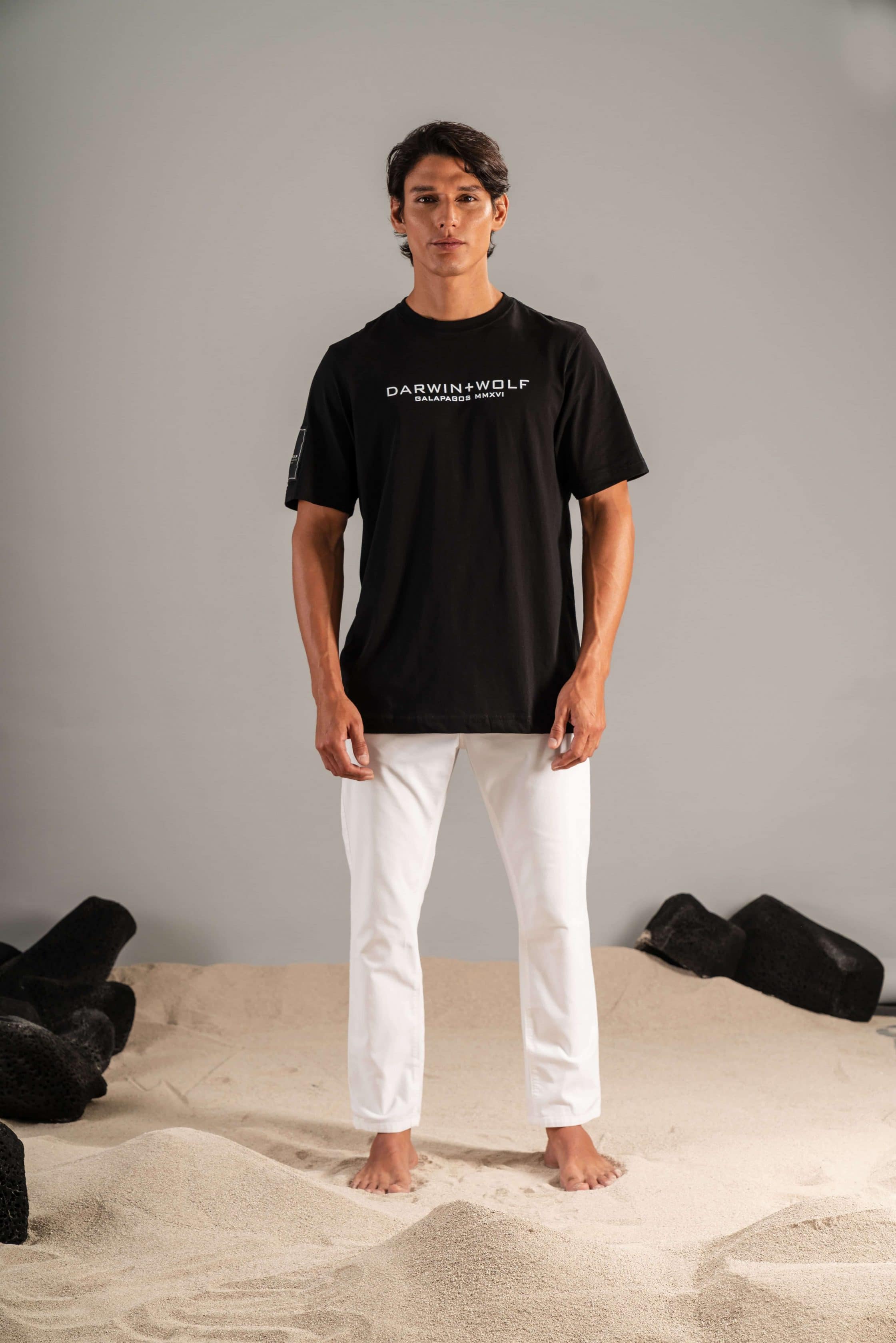 CAMISETA BÁSICA NEGRA