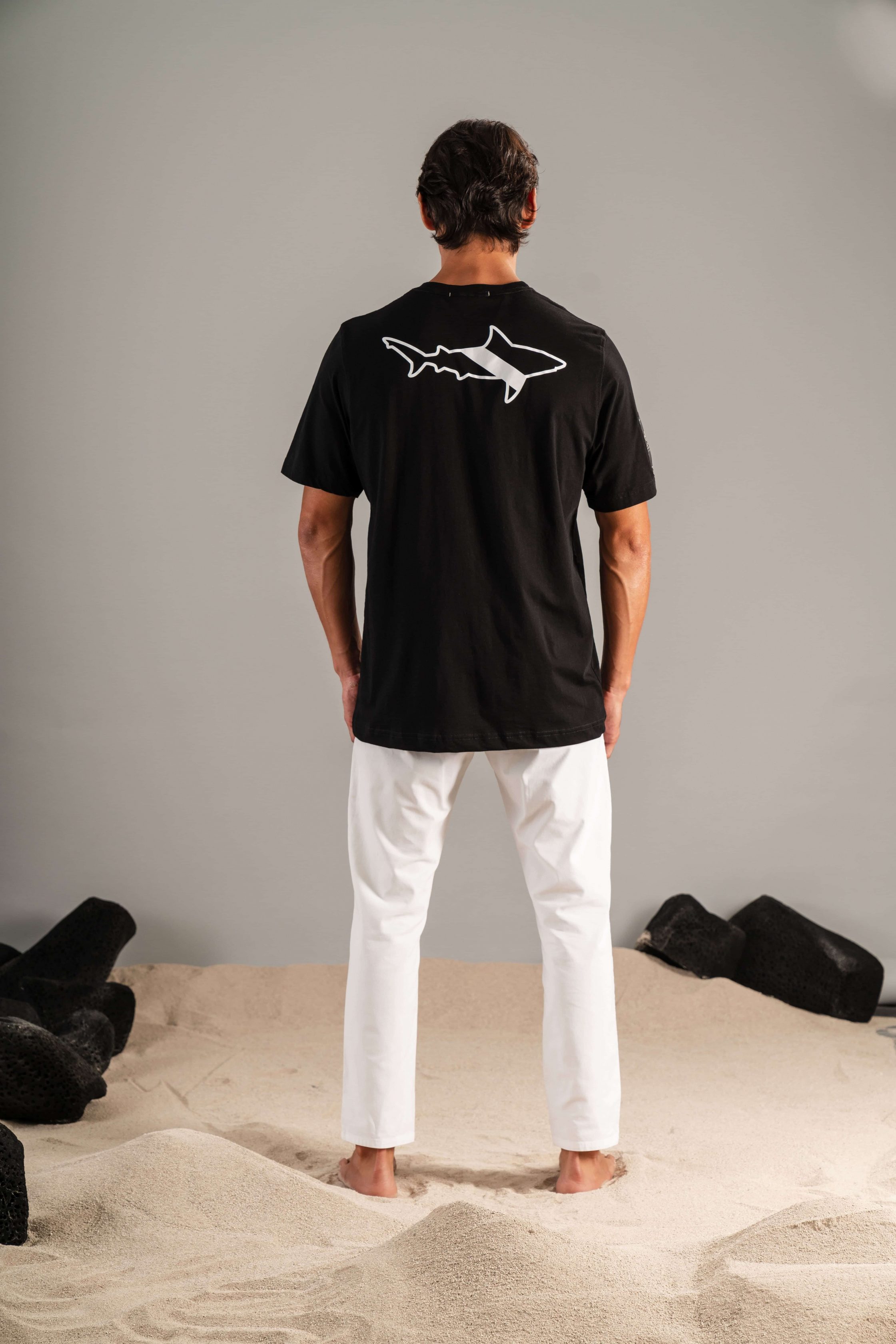 CAMISETA BÁSICA NEGRA