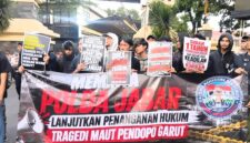 Aliansi mahasiswa Jabar tagih kepastian hukum kasus tragedi pendopo Garut. 