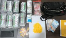 Perang melawan obat keras ilegal, Polres Garut amankan pengedar dan ribuan pil terlarang. 