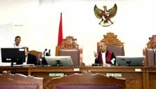 Sidang praperadilan, Kejagung sebut penggeledahan rumah eks Wakil Kepala BGN dilakukan karena kondisi mendesak guna mengamankan barang bukti. 