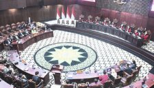 Pemohon uji materi Nomor 294/PUU-XXIV/2026, Aris Armunanto, meminta pemerintah memprioritaskan penguatan pendanaan pendidikan tinggi dan kesejahteraan dosen daripada membangun perguruan tinggi baru, termasuk rencana pendirian Universitas Republik Indonesia (URI).