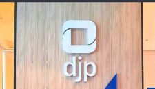 Direktur Jenderal Pajak Bimo mengingatkan masyarakat, untuk berhati-hati terhadap penawaran meterai dengan harga di bawah ketentuan.