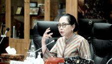 Wakil Ketua Komisi X DPR RI MY Esti Wijayati menyoroti kesejahteraan guru yang dinilai belum menjadi prioritas pemerintah. 