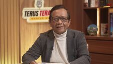 Mahfud MD soroti perubahan gaya pemerintahan Prabowo, mulai jarang ke luar negeri hingga lebih berhati-hati dalam berpidato. 