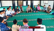 Kapolsek Cisalak didampingi Kanit Binmas Polsek Cisalak Aipda Ageng Suprayogi, Kanit Reskrim Aipda Mulyana Nugraha, serta personel Unit Samapta Bripka Deden Solihin.