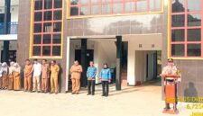 Kapolsek Cisalak AKP Endang Pirtana, S.Pd., menjadi pembina upacara pengibaran Bendera Merah Putih di SMK Bina Nusantara (Bintara) Cisalak, Kabupaten Subang. 