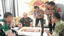 Polda Jabar menghadiri peringatan Hari Ulang Tahun (HUT) ke-81 Tentara Nasional Indonesia (TNI) yang digelar di Pusat Kesenjataan Infanteri (Pussenif) TNI Angkatan Darat. 