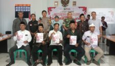 Momen Poto bersamamu, Forkopincam Cisalak, Panitia Pilkades beserta calon Kepala desa Gardusayang. 