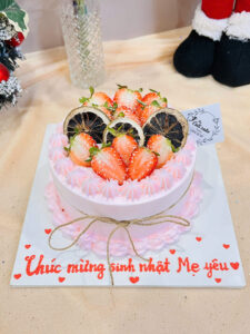 Bánh Sinh Nhật Kem Dâu Tươi - Sắc Hồng Ngọt Ngào the cati cake