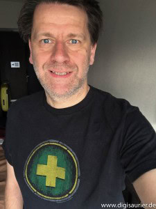 Digisaurier Martin mit seinem WoW-T-Shirt.