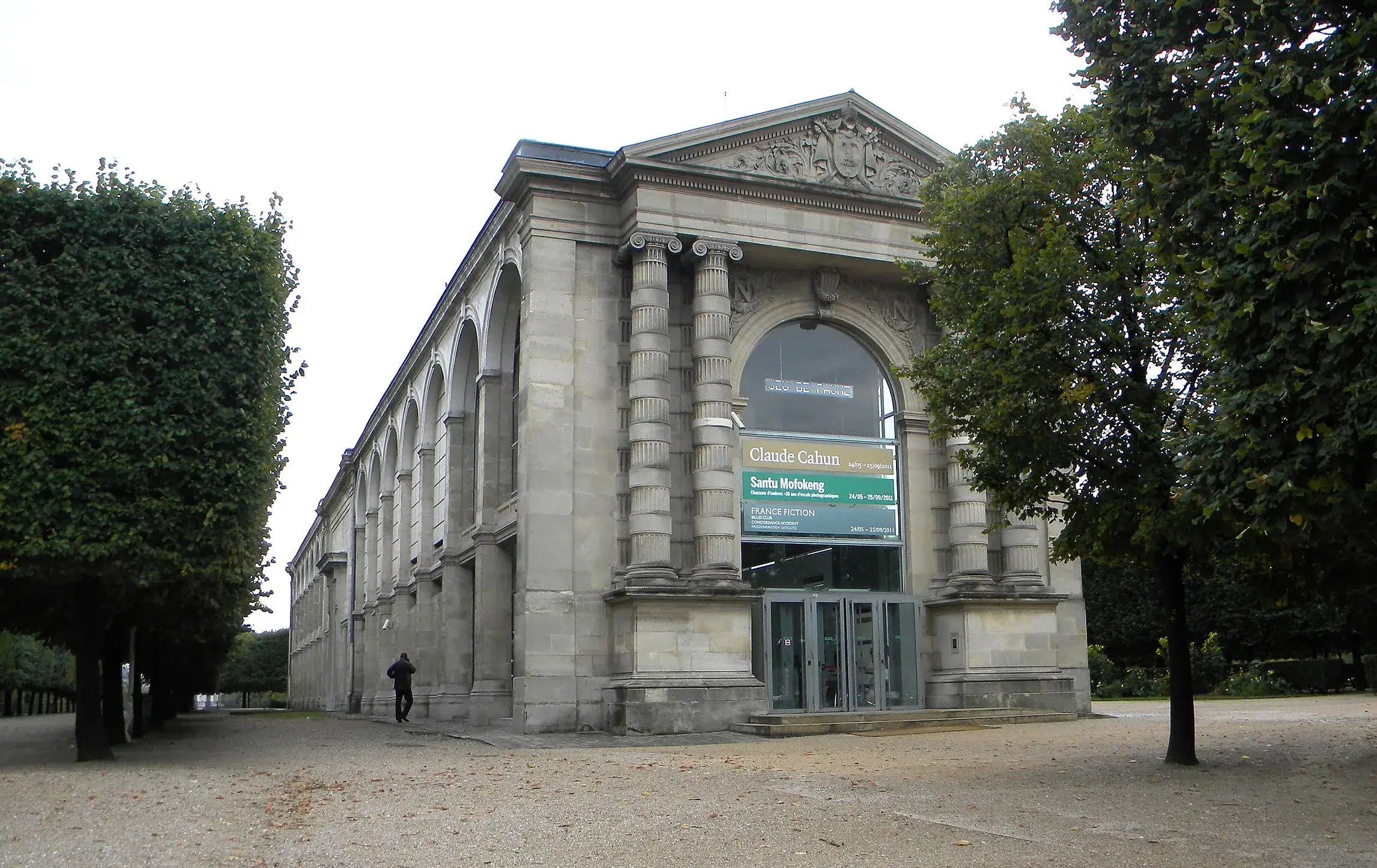 Jeu de Paume, Place de la Concorde, Parigi — pavimento in resina poliuretanica Mapefloor PU 410 colore RAL 7038, realizzato da Prima Pavimenti