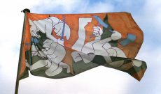 Wünsche und Warnungen im Wind, Düsseldorf, 1996. Am Forum NRW: Bergbau-Zwerge, 2 x 3 m
