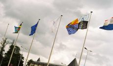 Wünsche und Warnungen im Wind II, Luxemburg, 1997. Vor dem Stadttheater: Erneuerbare Energien + EU-Agrarpolitik, je 2 x 3 m