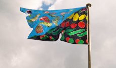 Wünsche und Warnungen im Wind II, Luxemburg, 1997. Vor dem Stadttheater: EU-Agrarpolitik – Qualität statt Quantität!, 2 x 3 m