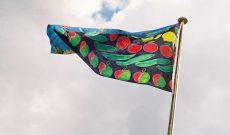 Wünsche und Warnungen im Wind II, Luxemburg, 1997. Vor dem Stadttheater: EU-Agrarpolitik – Qualität statt Quantität!, 2 x 3 m