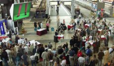 Strictly Public: art works!, Videokunst auf 26 Hauptbahnhöfen in DE, 2002. Eröffnung in Frankfurt am Main