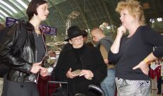 Strictly Public: art works!, Videokunst auf 26 Hauptbahnhöfen in DE, 2002. Myriam Thyes, Nan Hoover, Anja Wiese