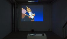 ‚Flag Metamorphoses' (2005-2014) in der Einzelausstellung ‚Beschleunigte Flaggen und Gebremste Helden', Kunstverein für den Rhein-Sieg-Kreis, Siegburg 2009.
