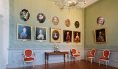 Symptom : Barock, künstlerische Interventionen in Schloss Eutin, 2023. Galerie der Starken Frauen, Portrait-Serie aus Filmstills.