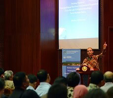 Seskab Andi Widjajanto saat menjadi keynote speaker pada Seminar Maritim, di Kemlu, Jakarta, Senin (2/3)