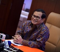 Sekretaris Kabinet, Pramono Anung, saat diwawancara wartawan di ruang kerjanya siang ini (30/12)