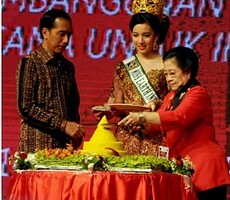 Presiden Jokowi dan Ketua Umum PDIP saat acara Rakernas PDIP di Hall D-2 JI Expo Kemayoran, Jakarta, Minggu (10/1) siang