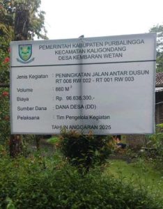 Dugaan Korupsi Dana Desa Purbalingga: Proyek Jalan Aspal Rusak Dini & Tanpa Papan Nama Transparan di Kembaran Wetan 1 Proyek pengaspalan jalan senilai jutaan rupiah di Desa Kembaran Wetan, Purbalingga, baru dua minggu selesai namun sudah rusak parah. Ketiadaan papan nama proyek yang informatif menambah kecurigaan adanya penyelewengan dana desa.