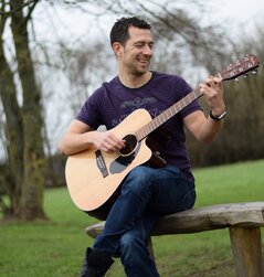 Dan Thorpe playing guitar