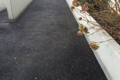Chemin nettoyé au Karscher