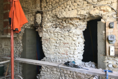 Encadrement d’ouverture en pierre