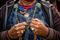 Hände einer Frau in Phobjikha, Bhutan