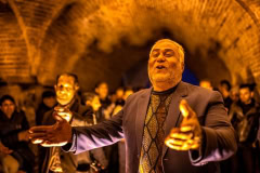 Singer under the bridge in Esfahan Singer under the bridge in Esfahan