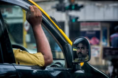 Taxifahrer in Mumbai, Indien Taxifahrer in Mumbai, Indien