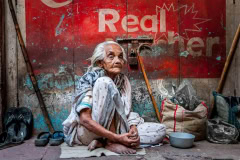 Bettlerin in Varanasi, Indien Bettlerin in Varanasi, Indien
